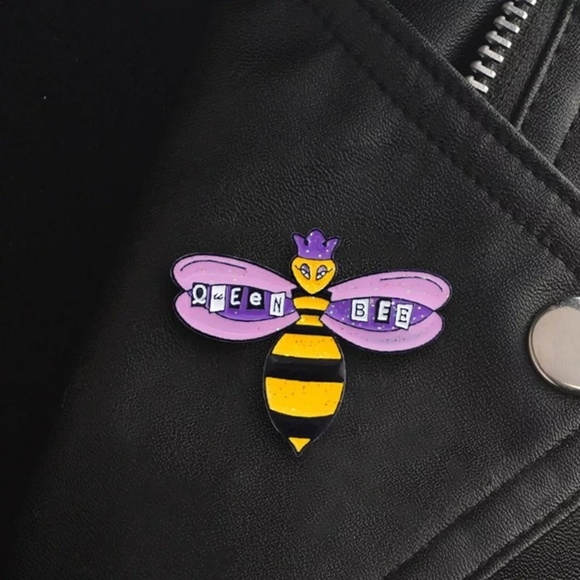 🆕️🐝Queen bee brooch pin - Picture 4 of 4